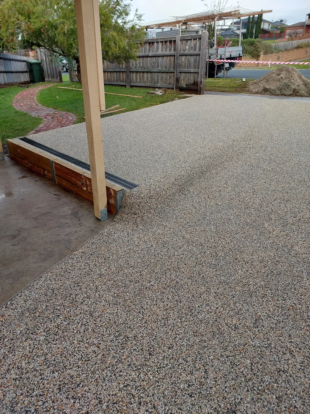 Aggregate driveway with drain